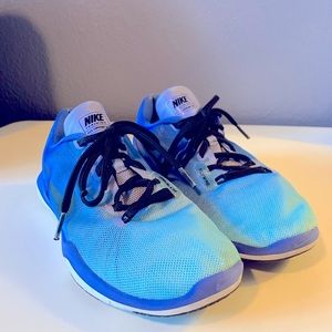 Nike women’s sneaker size 7